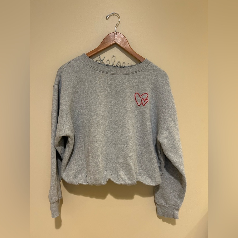 Universal Thread Cropped Gray Sweatshirt with Red Heart Size Small